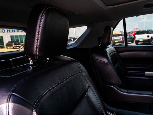 Used 2023 Ford Explorer Limited w/ Limited Technology Package RWD image 23