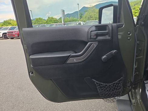 Used 2015 Jeep Wrangler Sport w/ Quick Order Package 24S AWD/4WD image 11