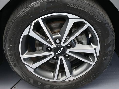 Used 2023 Kia Forte LXS image 37