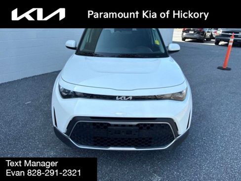 Used 2023 Kia Soul LX FWD image 2