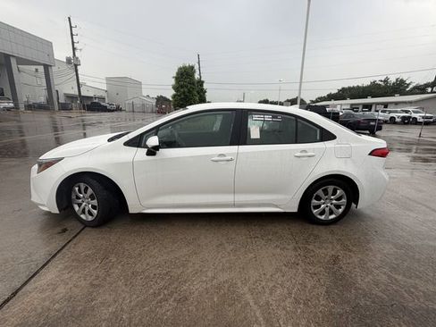 Used 2025 Toyota Corolla LE image 8