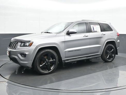 Used 2014 Jeep Grand Cherokee Altitude image 2