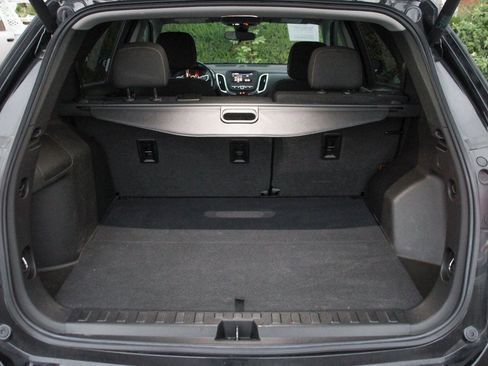 Used 2022 Chevrolet Equinox LT w/ Driver Convenience Package image 8