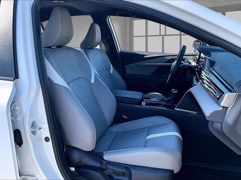 Used 2025 Toyota Camry SE w/ Convenience Package FWD image 28