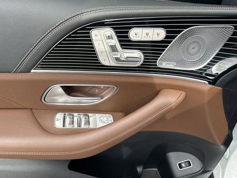 Used 2025 Mercedes-Benz GLE 350 4MATIC image 11