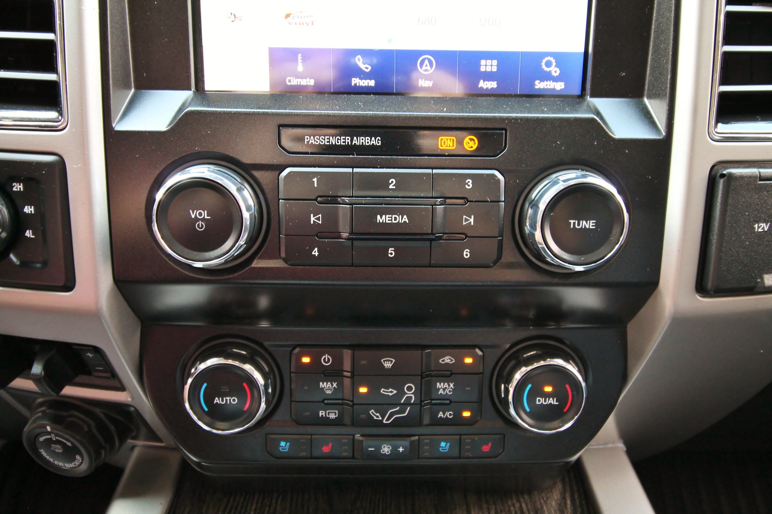 Used 2021 Ford F350 Lariat w/ Lariat Ultimate Package AWD/4WD image 32