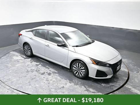 Used 2024 Nissan Altima 2.5 SV image 44