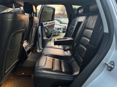 Used 2014 Volkswagen Touareg TDI image 28