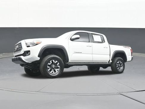 Used 2018 Toyota Tacoma TRD Off-Road AWD/4WD image 58