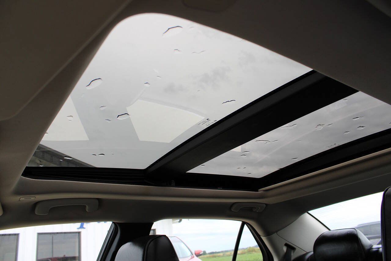 Used 2020 Chrysler 300 Limited RWD image 16