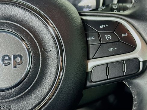 Used 2019 Jeep Compass Latitude FWD image 14