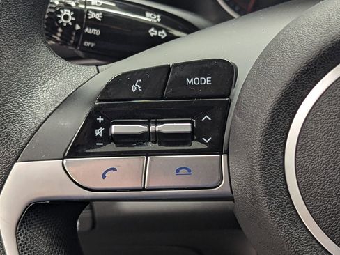 Used 2023 Hyundai Elantra SEL image 11