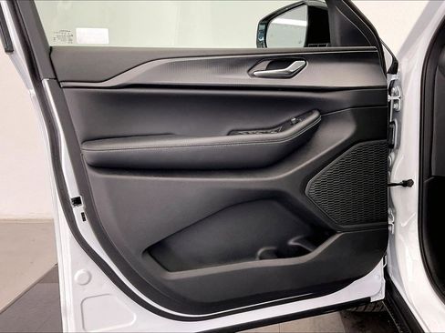 New 2025 Jeep Grand Cherokee 4WD image 12