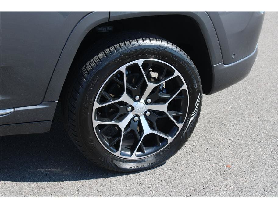 Used 2022 Jeep Grand Cherokee Summit AWD/4WD image 6