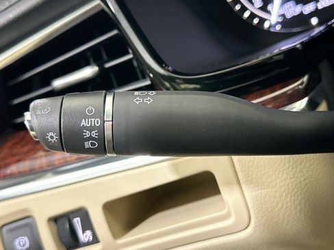 Used 2019 Cadillac XT5 Luxury image 31