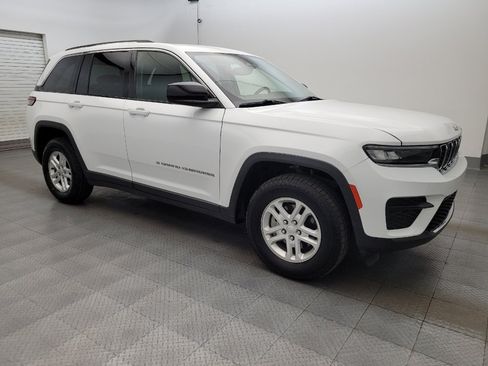Used 2024 Jeep Grand Cherokee Laredo RWD image 11