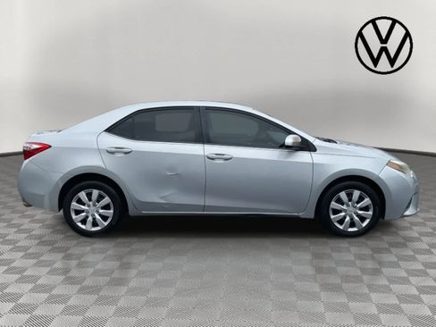 Used 2015 Toyota Corolla LE image 2