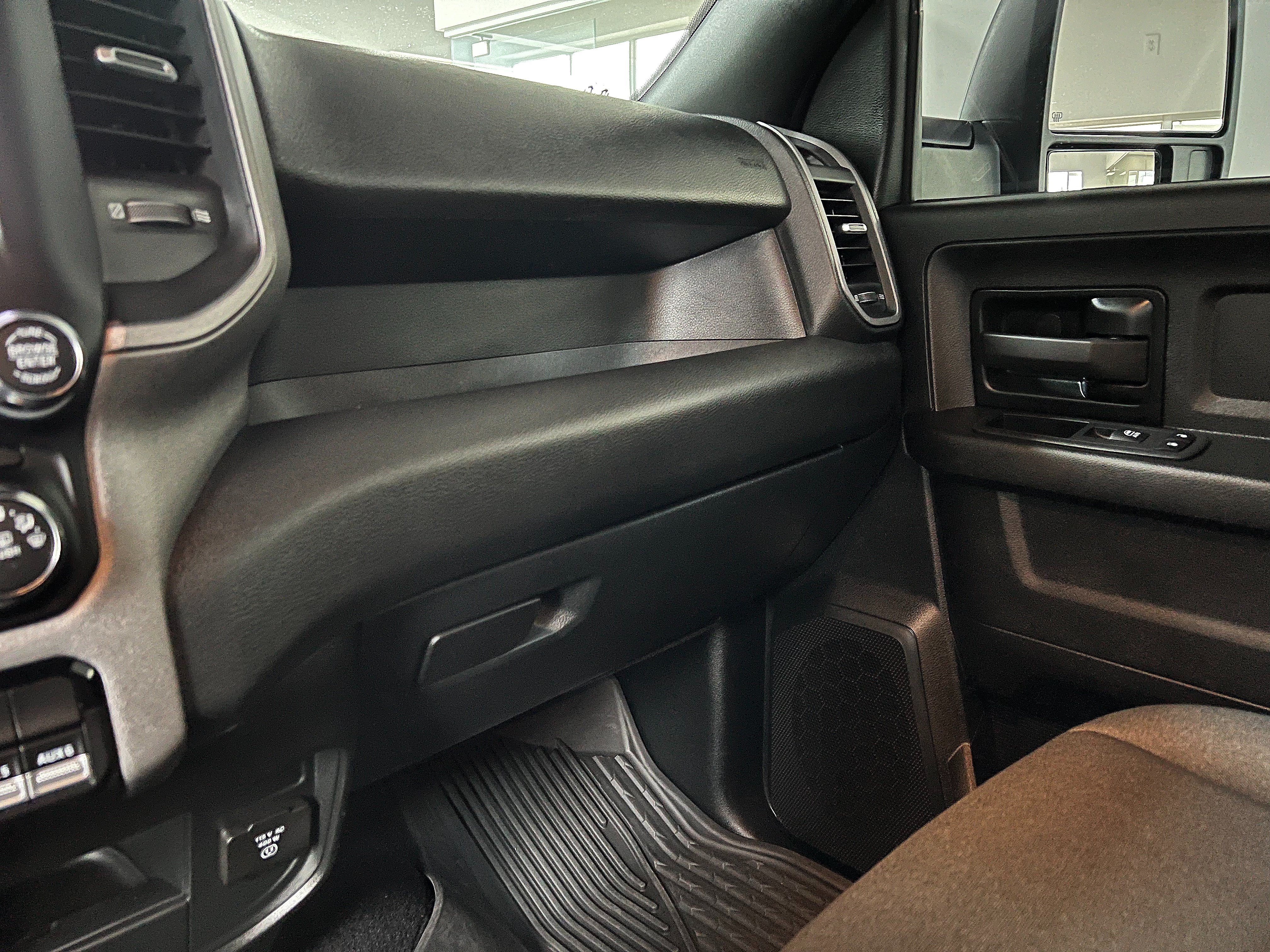 Used 2024 RAM 3500 Tradesman w/ Snow Chief Group AWD/4WD image 17