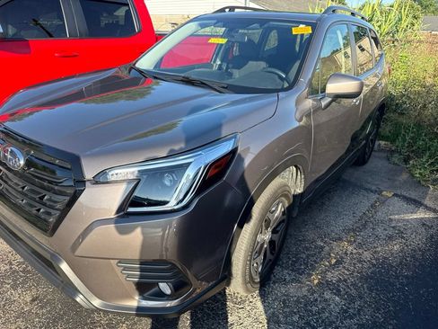 Used 2023 Subaru Forester Premium AWD/4WD image 7