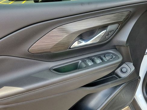 Used 2023 GMC Terrain SLE w/ Driver Convenience Package image 9