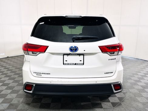 Used 2018 Toyota Highlander Limited Platinum AWD/4WD image 4