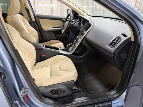 Used 2017 Volvo XC60 T6 Dynamic w/ Preferred Option Package AWD/4WD image 11