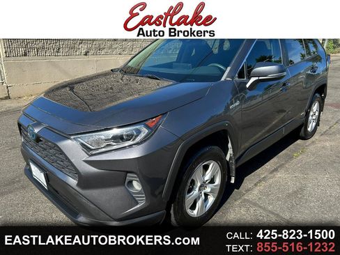 Used 2020 Toyota RAV4 XLE image 1
