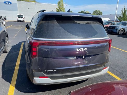 Used 2026 Kia Carnival EX FWD image 3