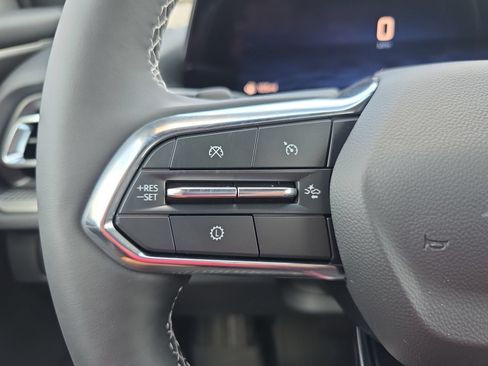 New 2027 Chevrolet Traverse LT w/ Midnight/Sport Edition FWD image 20