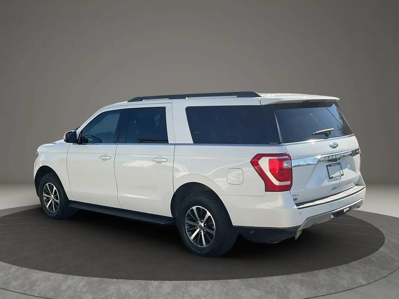 Used 2020 Ford Expedition Max XLT w/ Equipment Group 201A AWD/4WD image 4