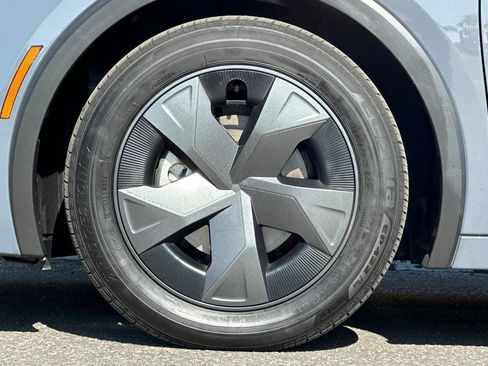 Used 2025 Toyota Prius LE image 27