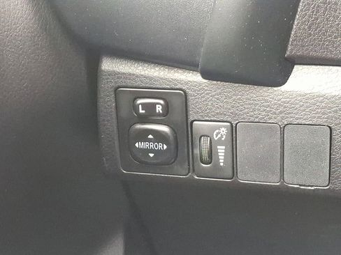 Used 2017 Toyota Corolla SE w/ SE Premium Package image 24