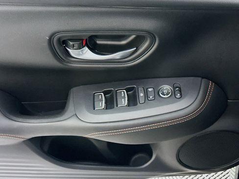 Used 2025 Honda HR-V Sport image 15