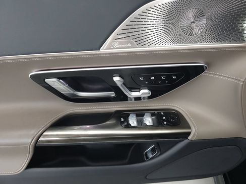 Used 2022 Mercedes-Benz SL 55 AMG 4MATIC w/ Driver Assistance Package image 7