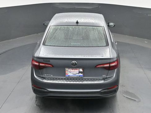 Used 2022 Volkswagen Jetta SE FWD image 32