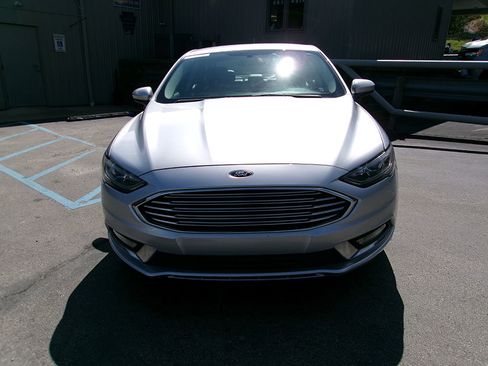 Used 2018 Ford Fusion SE w/ Equipment Group 201A FWD image 6
