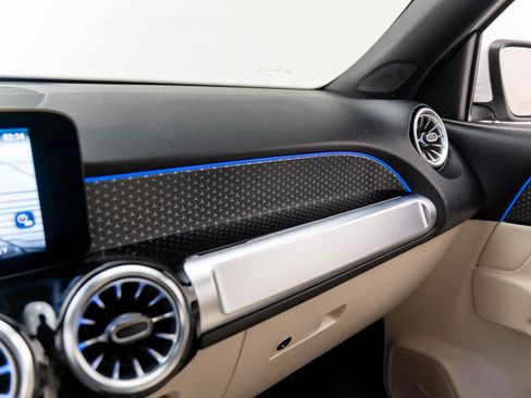 New 2025 Mercedes-Benz GLB 250 4MATIC image 22
