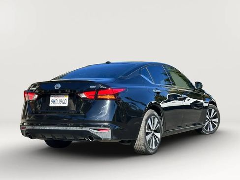 Used 2019 Nissan Altima 2.5 SV FWD image 2