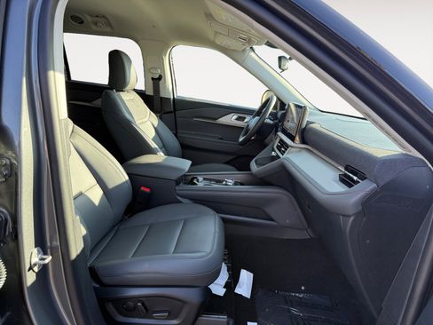 New 2026 Ford Explorer Active w/ Active Comfort Package image 19