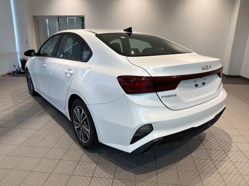 Used 2023 Kia Forte LXS w/ LXS Technology Package FWD image 3