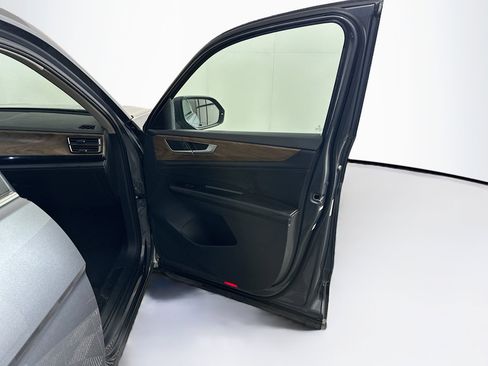 Used 2025 Volkswagen Atlas SE image 35