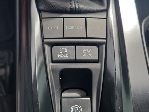 Used 2025 Toyota Camry SE FWD image 27
