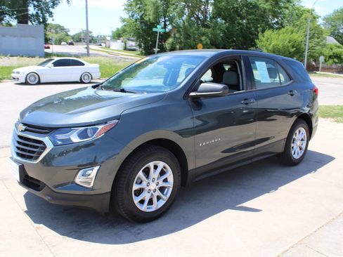 Used 2019 Chevrolet Equinox LS w/ LPO, Floor Liner Package FWD image 4