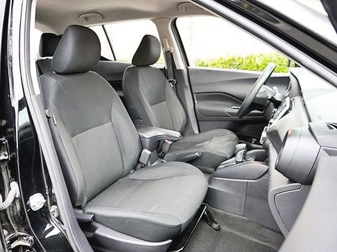 Used 2024 Nissan Kicks S image 12