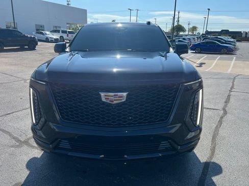 Used 2025 Cadillac Escalade Sport Platinum w/ LPO, Floor Liner Package AWD/4WD image 8