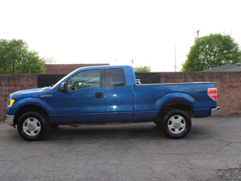Used 2011 Ford F150 XLT w/ XLT Convenience Pkg image 2