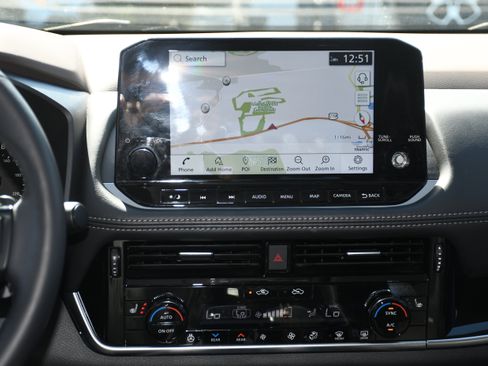 Used 2023 Nissan Rogue SL w/ SL Premium Package image 18