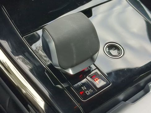 Used 2025 Land Rover Range Rover Sport SE image 33