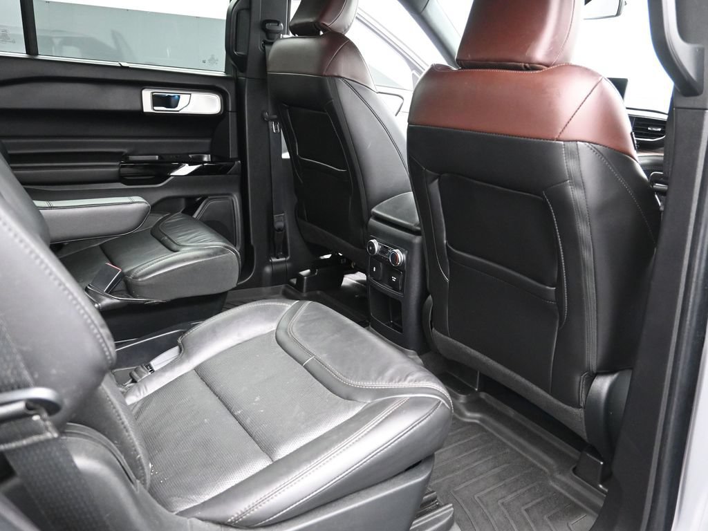 Used 2021 Ford Explorer Platinum w/ Equipment Group 601A AWD/4WD image 34