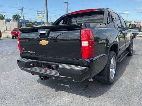 Used 2013 Chevrolet Avalanche LTZ AWD/4WD image 5
